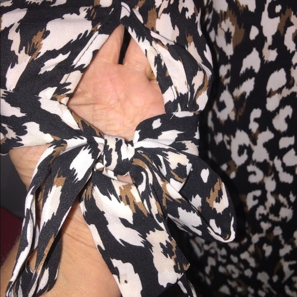 She+Sky size small animal print v neck flowy comfy soft ho low - Picture 3 of 8